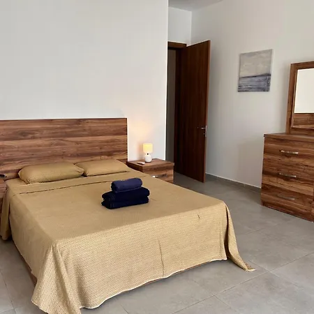 Qawra Penthouse - Spacious Sleeps 5 St. Paul's Bay