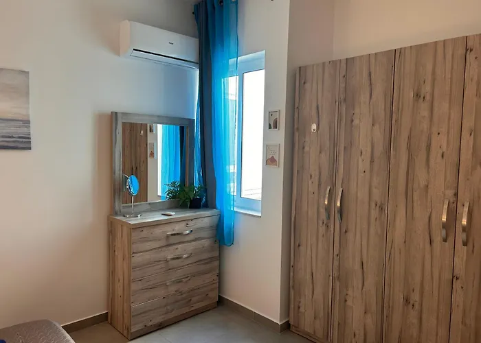 Qawra Penthouse - Spacious Sleeps 5 * San Pawl il-Baħar