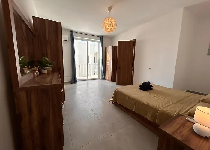 Qawra Penthouse - Spacious Sleeps 5 * San Pawl il-Baħar