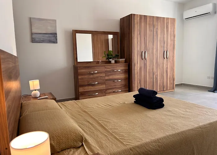 Qawra Penthouse - Spacious Sleeps 5 Lejlighed *