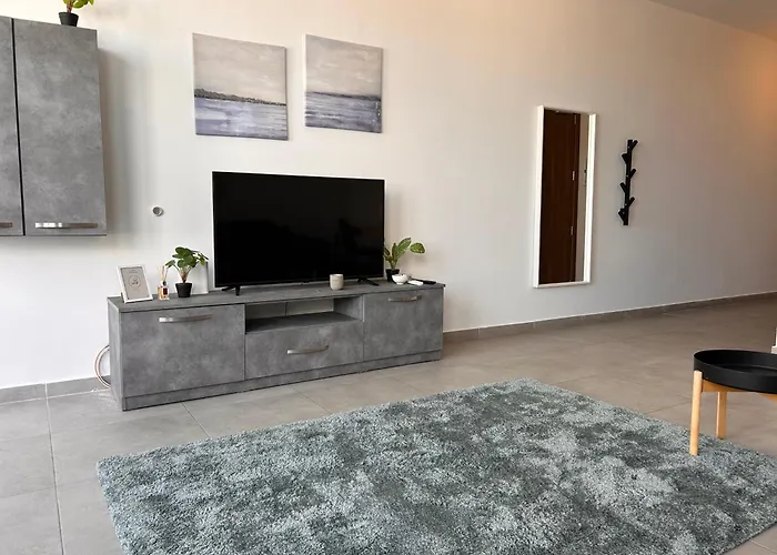 Qawra Penthouse - Spacious Sleeps 5 San Pawl il-Baħar