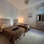 Qawra Penthouse - Spacious Sleeps 5 * San Pawl il-Baħar