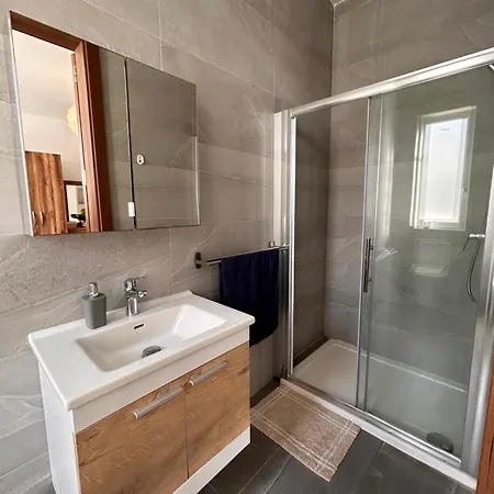 Daire Qawra Penthouse - Spacious Sleeps 5 St. Paul's Bay